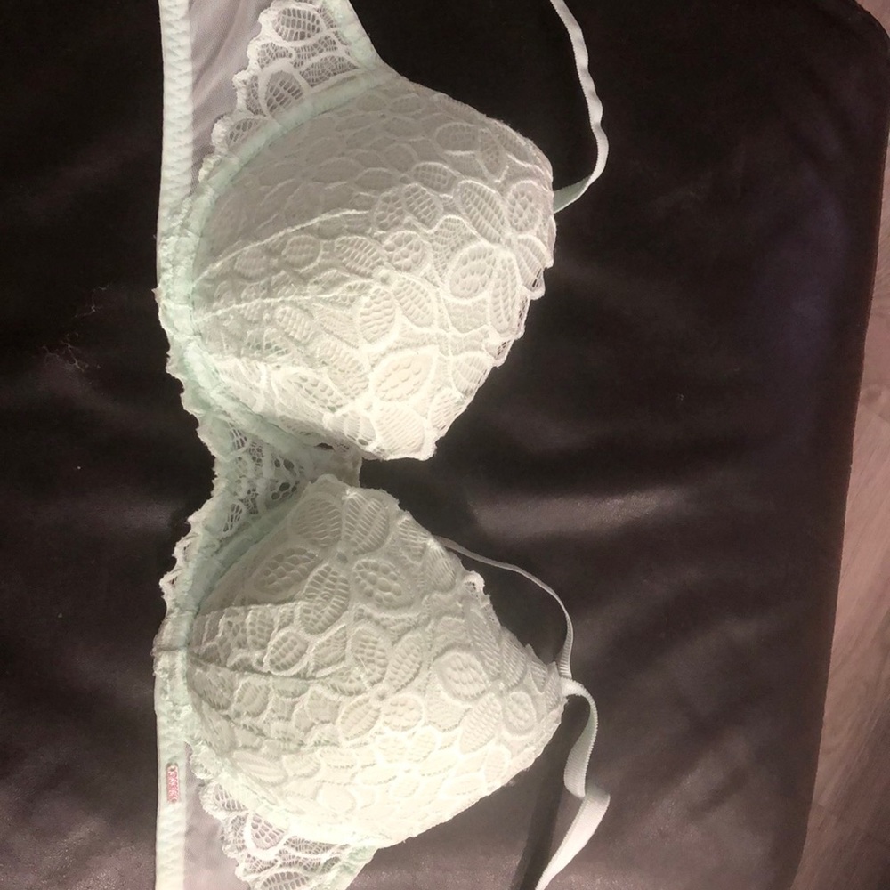 Victoria’s Secret bra d34